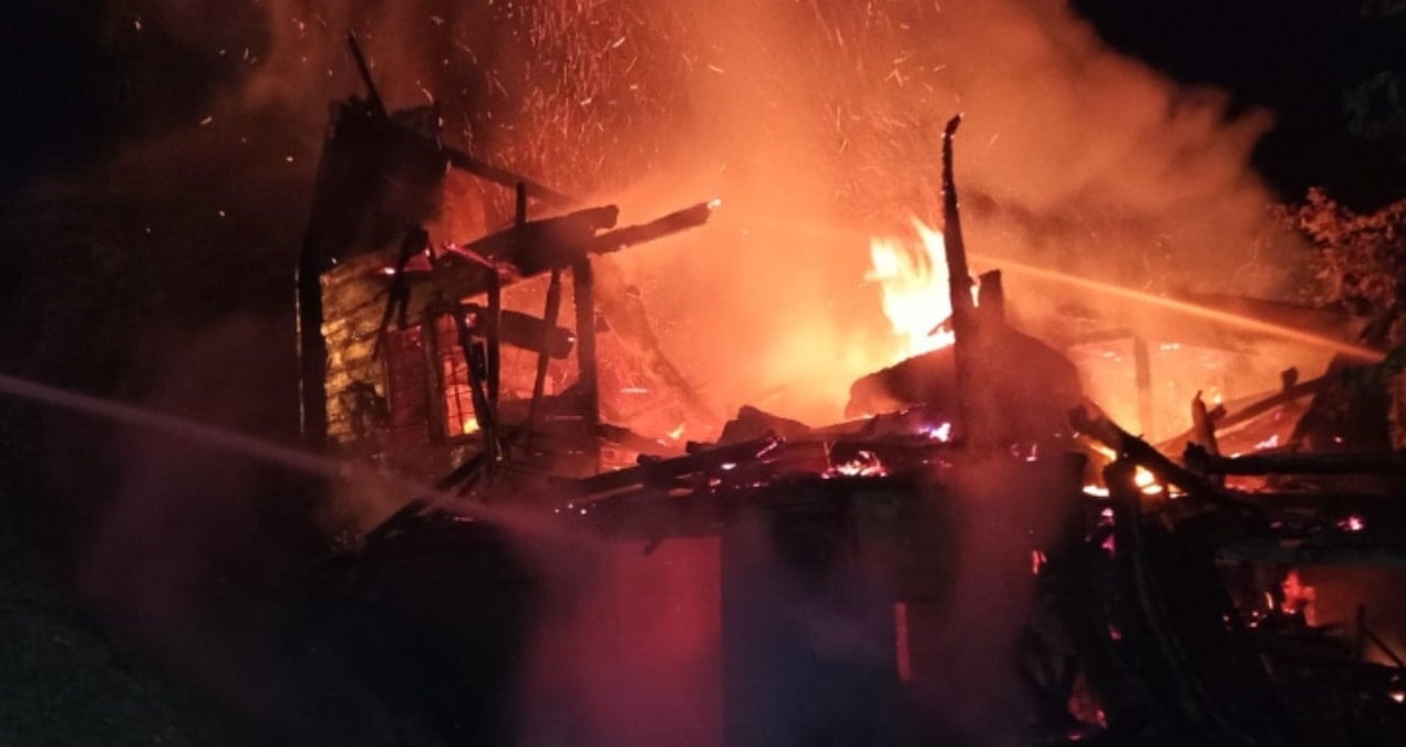 ordu caybasinda 2 katli ahsap evde yangin kQ4W48Tp