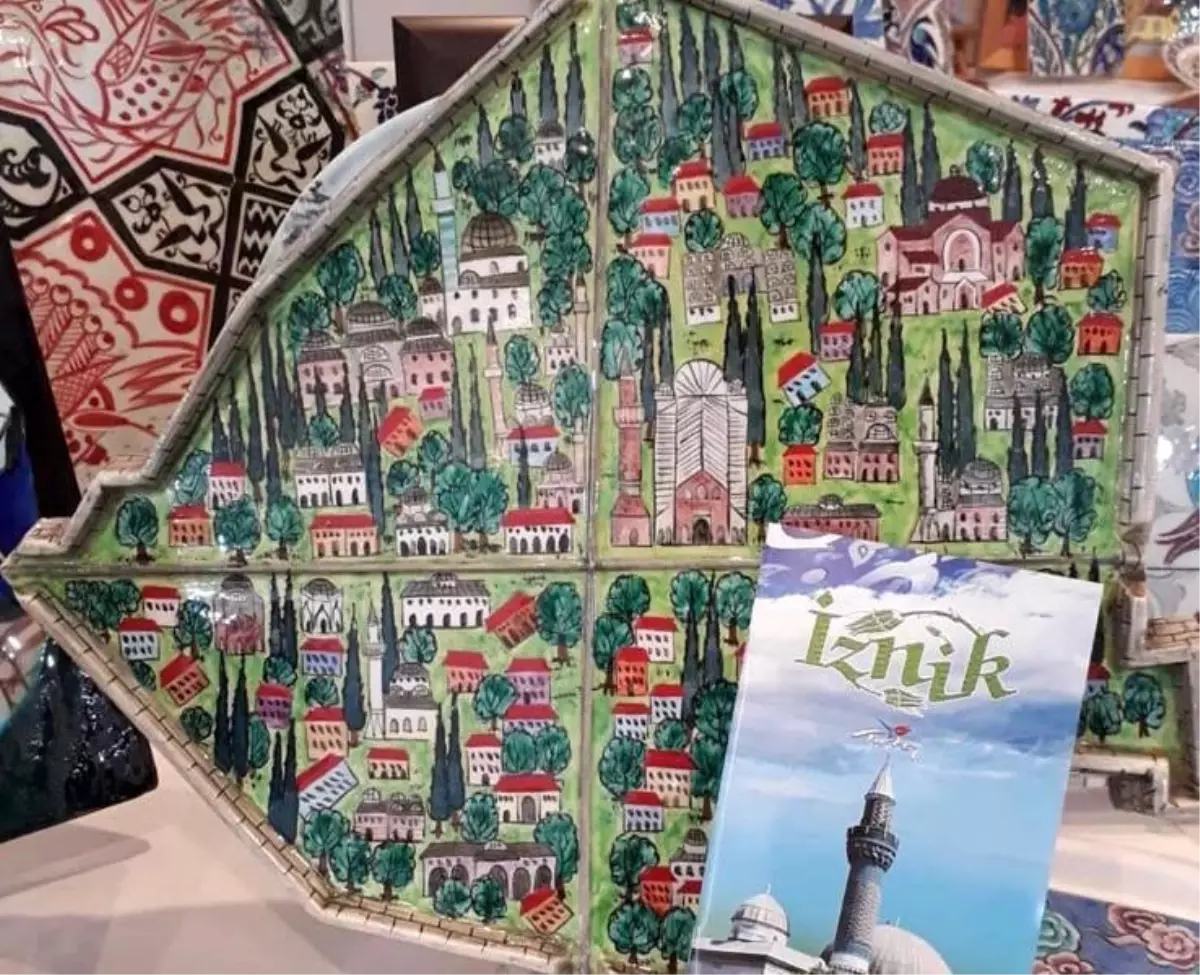 cini sanatcisi mesude kunen papa 14uncu leoya izniki resmettigi tabloyu hediye edecek Ea81m2Fd.jpg