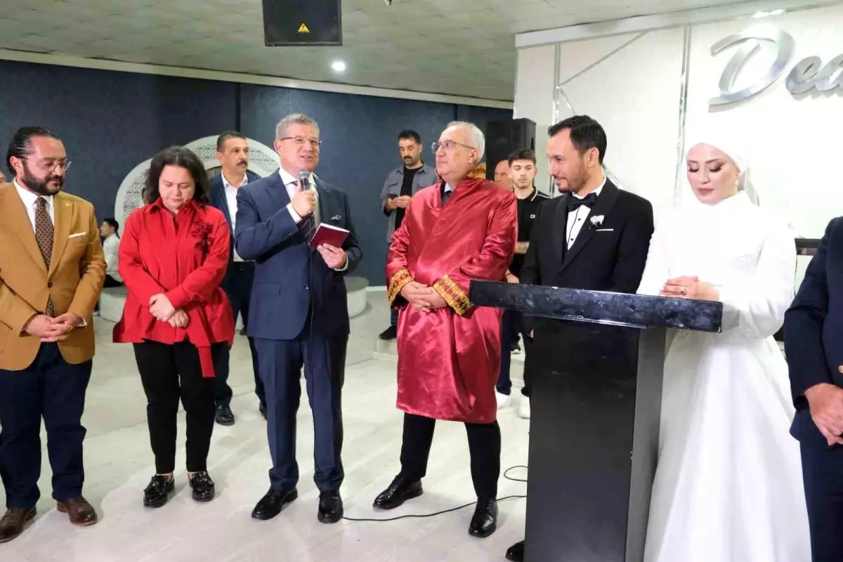 denizlide gazeteci kubilay demir ile seyma colgecenin nikah toreni gerceklesti gJbXEfLf.jpg