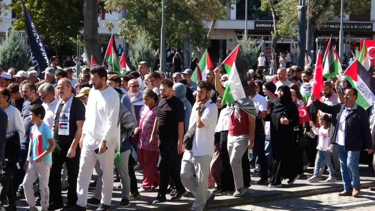 konyada gazze icin kararlilik yuruyusu duzenlendi fAjIA2X5