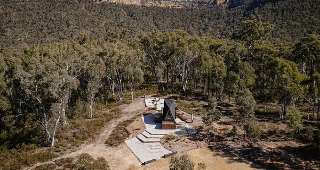 ormanin icindeki bu ev herkes merak ediyor oldukca esrarengiz QntRfZMO.jpg