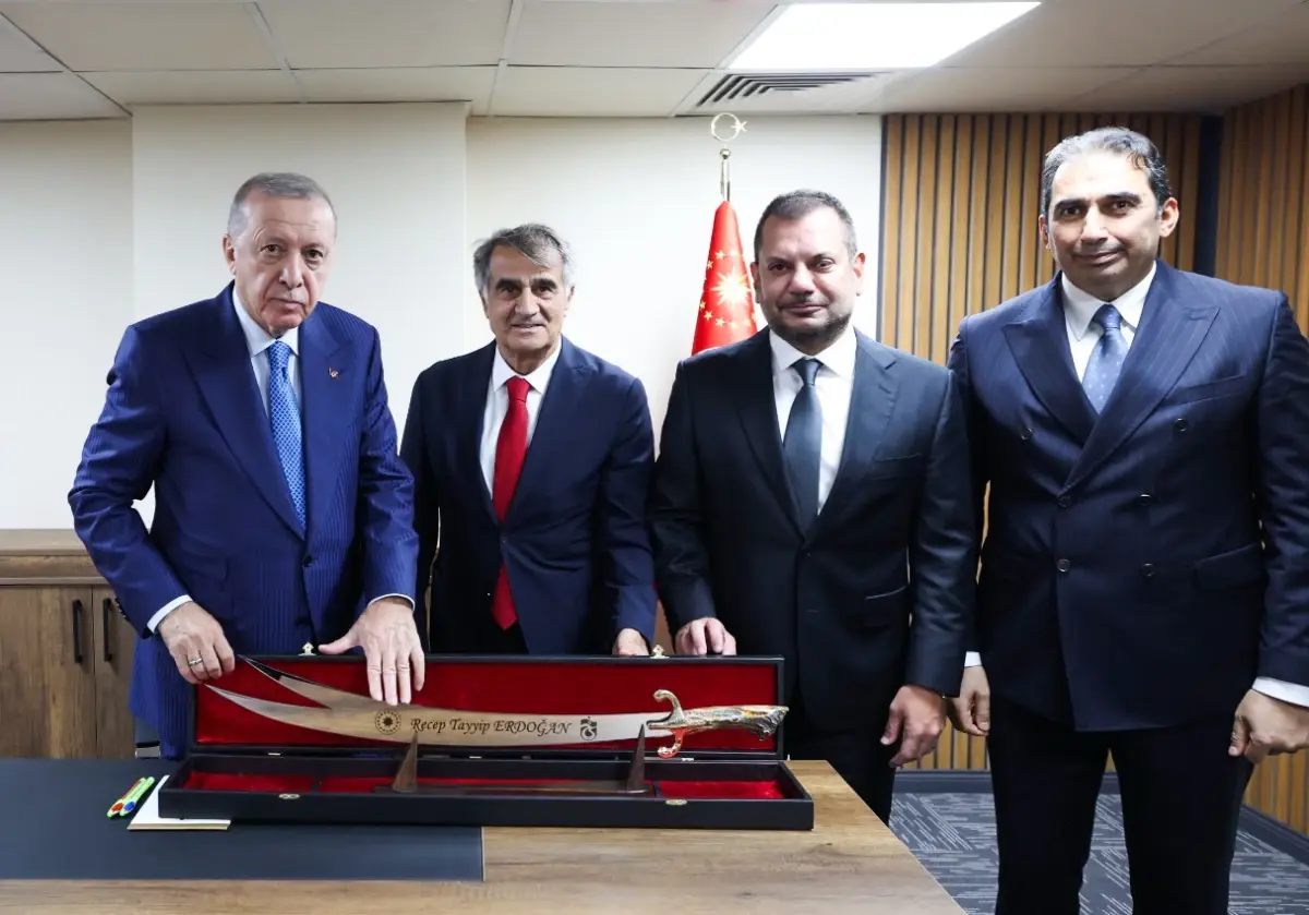 trabzonspor baskani ve efsane isimler cumhurbaskani erdogan ile bulustu aFuJBIcc.jpg