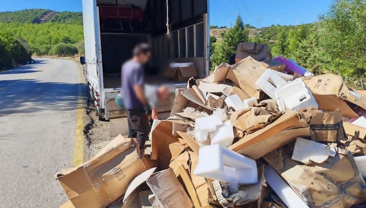 yol kenarina atik doken kisilere para cezasi kesildi FidaWvaK