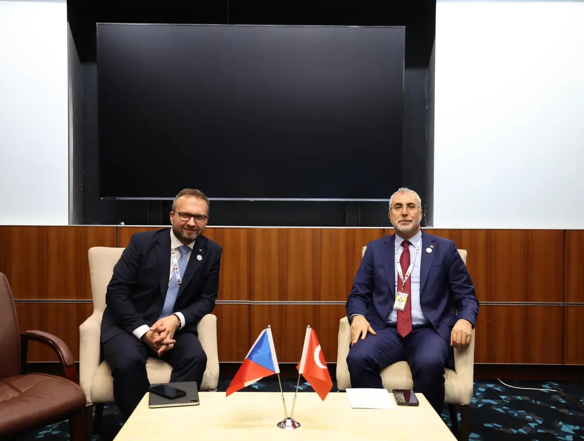 bakan isikhan katarda cek bakan ile fikir alisverisinde bulundu 9Wc8yqWc.jpg