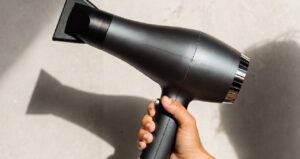 sac-kurutma-makinesi-sayesinde-34-bin-dolar-kazandi-YwvAUTgY