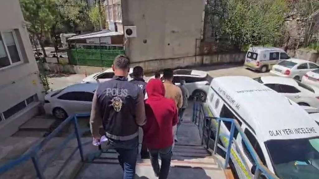 sosyal-medya-uzerinden-fuhusa-aracilik-yapan-5-supheli-yakalandi-AzpdKMaH